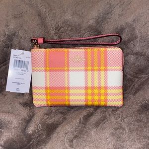 Coach Corner Zip Wristlet Gold/Taffy Multi Garden Plaid Print